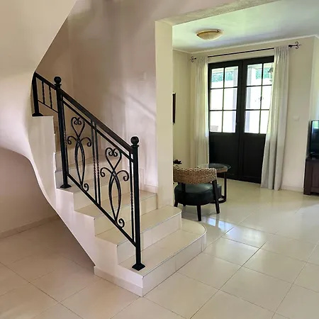 Villa Geshahillpark 53 *